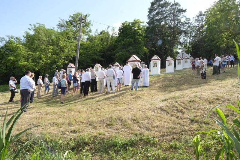 2021.06.30_Gödre felújított kálvária (1).JPG